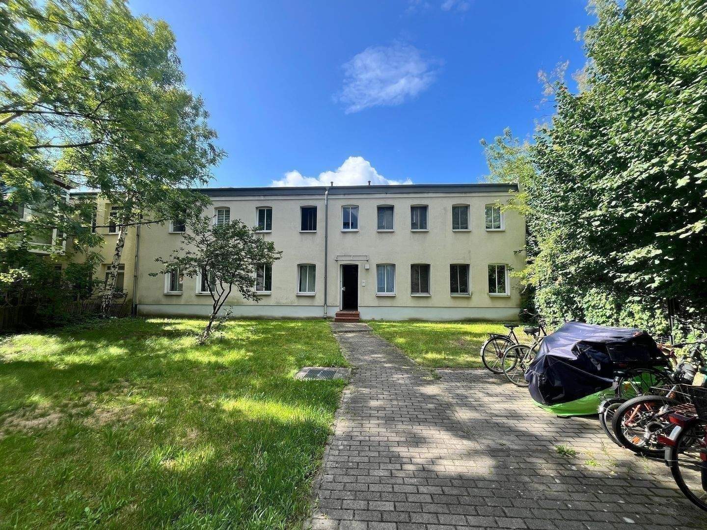 Sofortbezug im ruhigen Gartenhaus - kleine Einbauküche - Duschbad - Keller