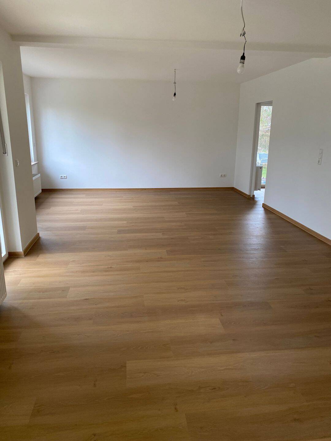 Charmante hochwertig neu renovierte 4 Zimmerwohnung mit großzügiger Terrasse – München – Vorschaubild 3