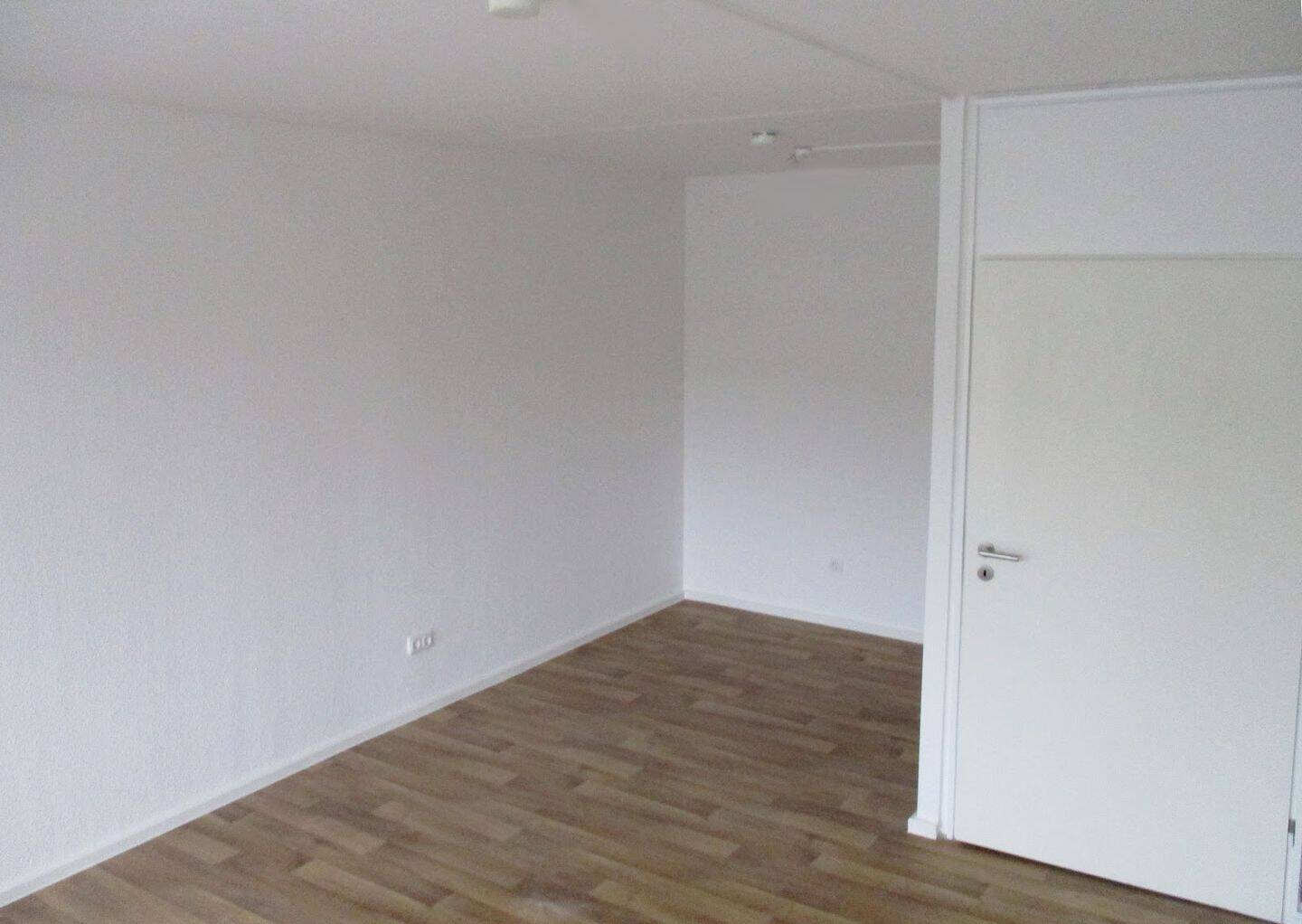 Klein + FEIN = DEIN! 1 Zimmer mit Balkon + Aufzug + separate Küche + Duschbad + Abstellraum – Braunschweig – Vorschaubild 2