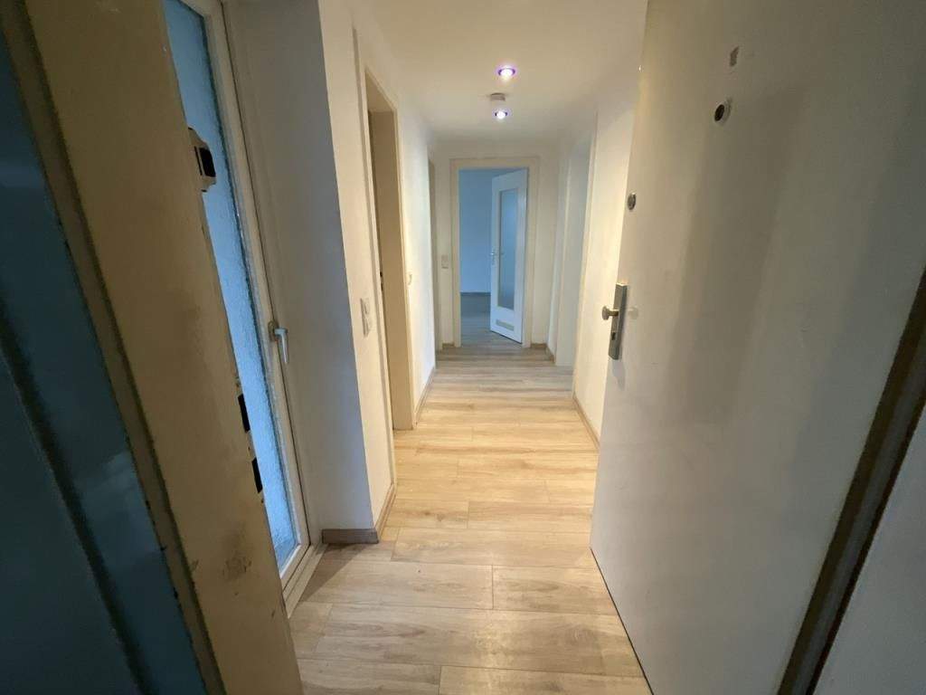 3-Zimmer-Wohnung in Duisburg Wanheimerort mit Laminat – Duisburg – Vorschaubild 4