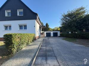 Einfamilienhaus mit 5 Zimmern und 2 Bädern, großem Garten ideal für Familien. Komplett saniert! – 40472 Düsseldorf – Vorschaubild 1