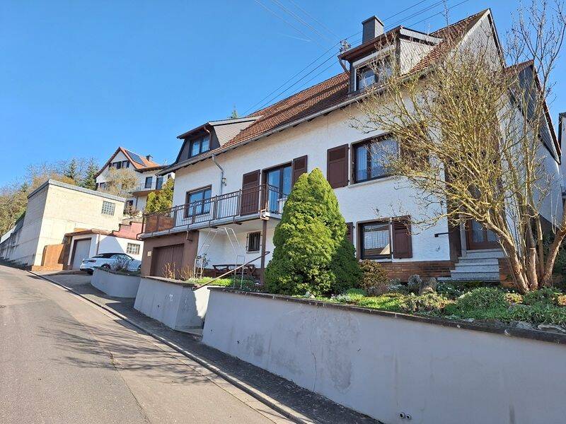 Einfamilienhaus mit großem Grundstück bietet tolle Gestaltungsmöglichkeiten