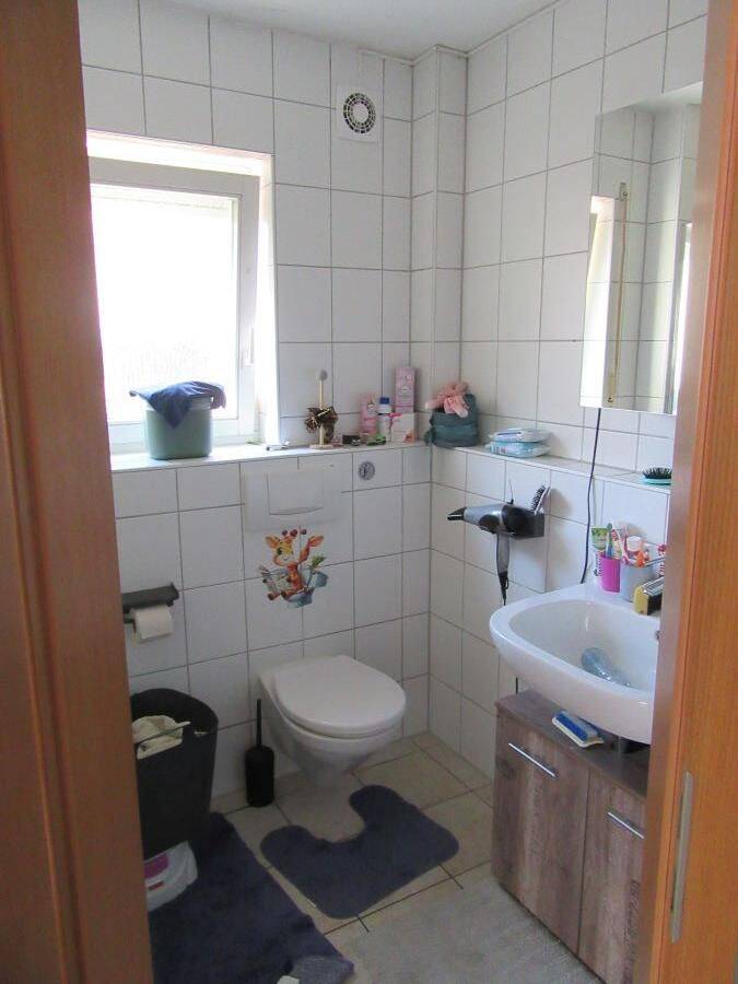 Provisionsfrei* Doppelhaushälfte mit zwei separaten Wohneinheiten, Stellplätzen, Balkon und Terrasse – Göppingen – Vorschaubild 7