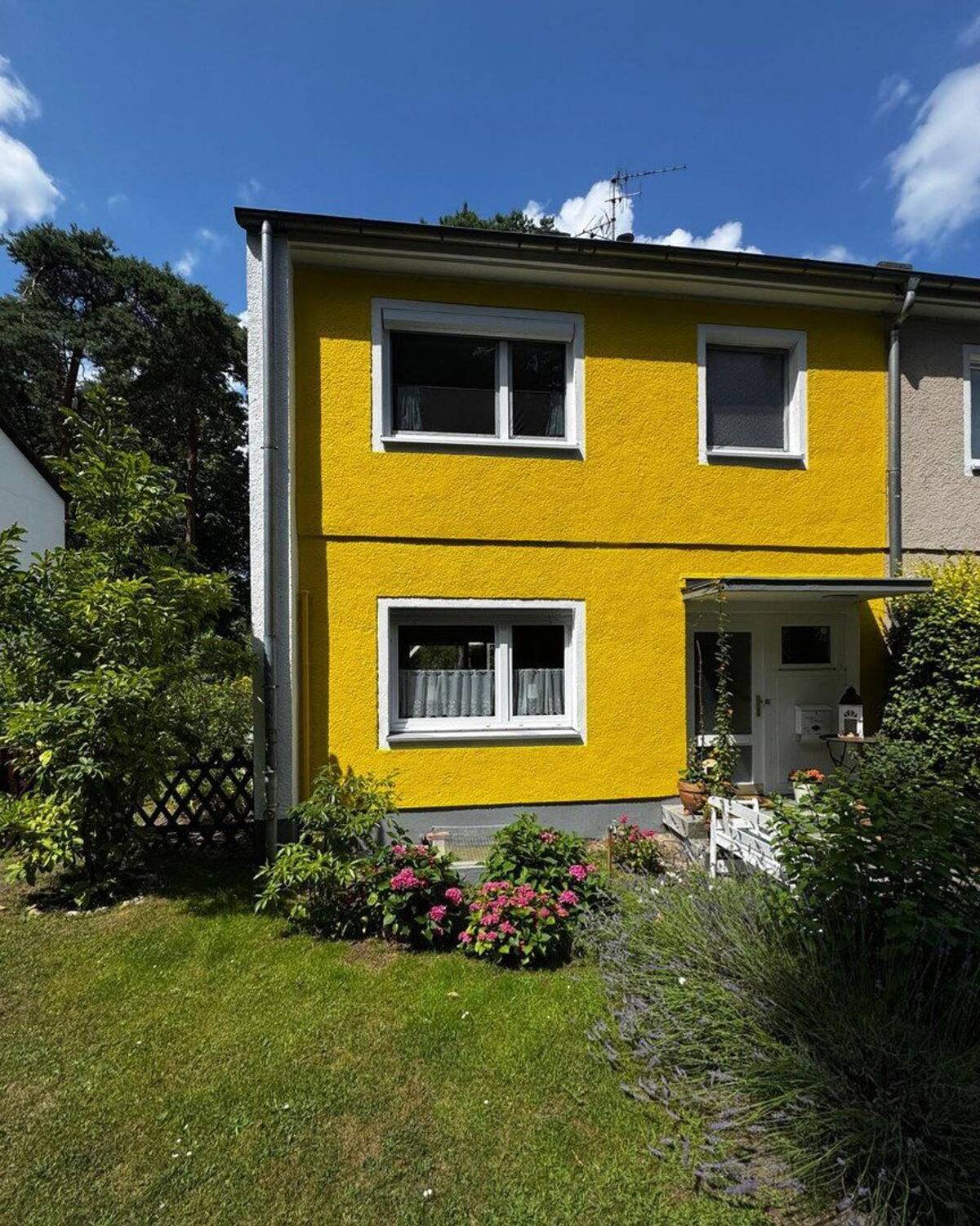 VON PRIVAT - Reihenendhaus mit großem Grundstück in Berlin-Nikolassee – 14129 Berlin – Bild 1 von 9