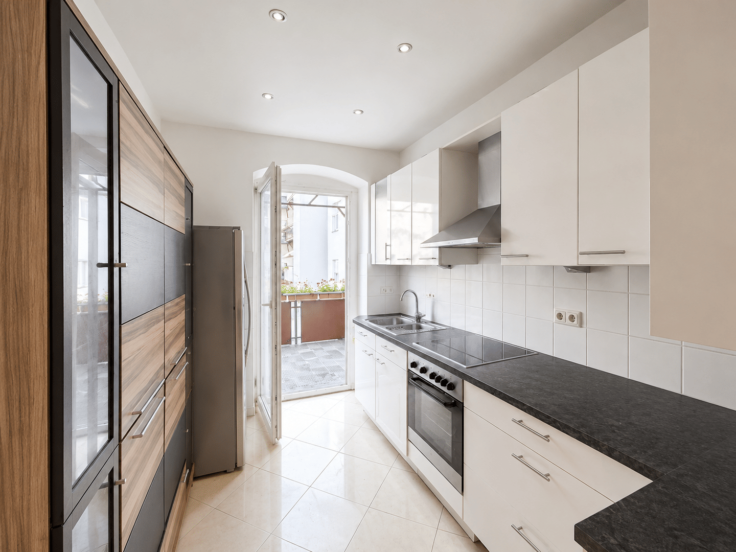 Sofort bezugsfrei: Modernisierte 4-Zimmer-Wohnung mit Balkon und Garten – Nürnberg – Vorschaubild 2