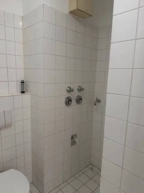 Schönes helles 1 Zimmerapartment mit Balkon und Blick zum Park im Prenzlauer Berg – Berlin – Vorschaubild 9