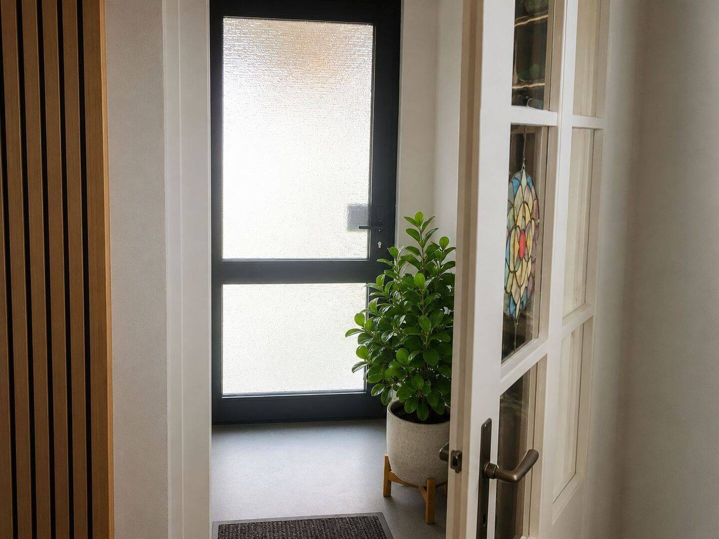 Charmante 2-Zimmer-Wohnung mit eigenem Gartenanteil in Jugenstil-Altbau in Friedberg/Hes. – Friedberg – Vorschaubild 3