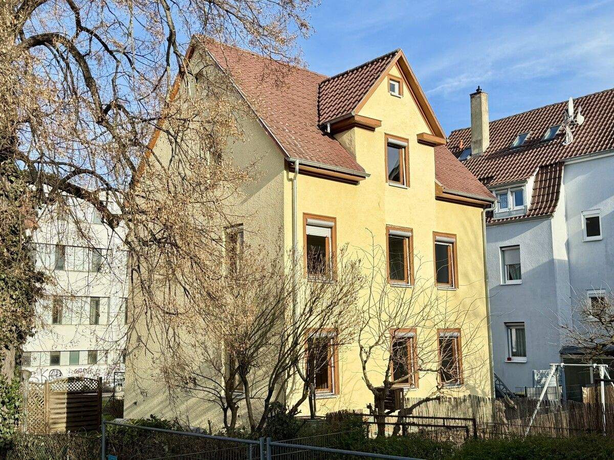 Sympathisches und familienfreundliches Wohnhaus mit viel Flexibilität – Reutlingen – Bild 1 von 9