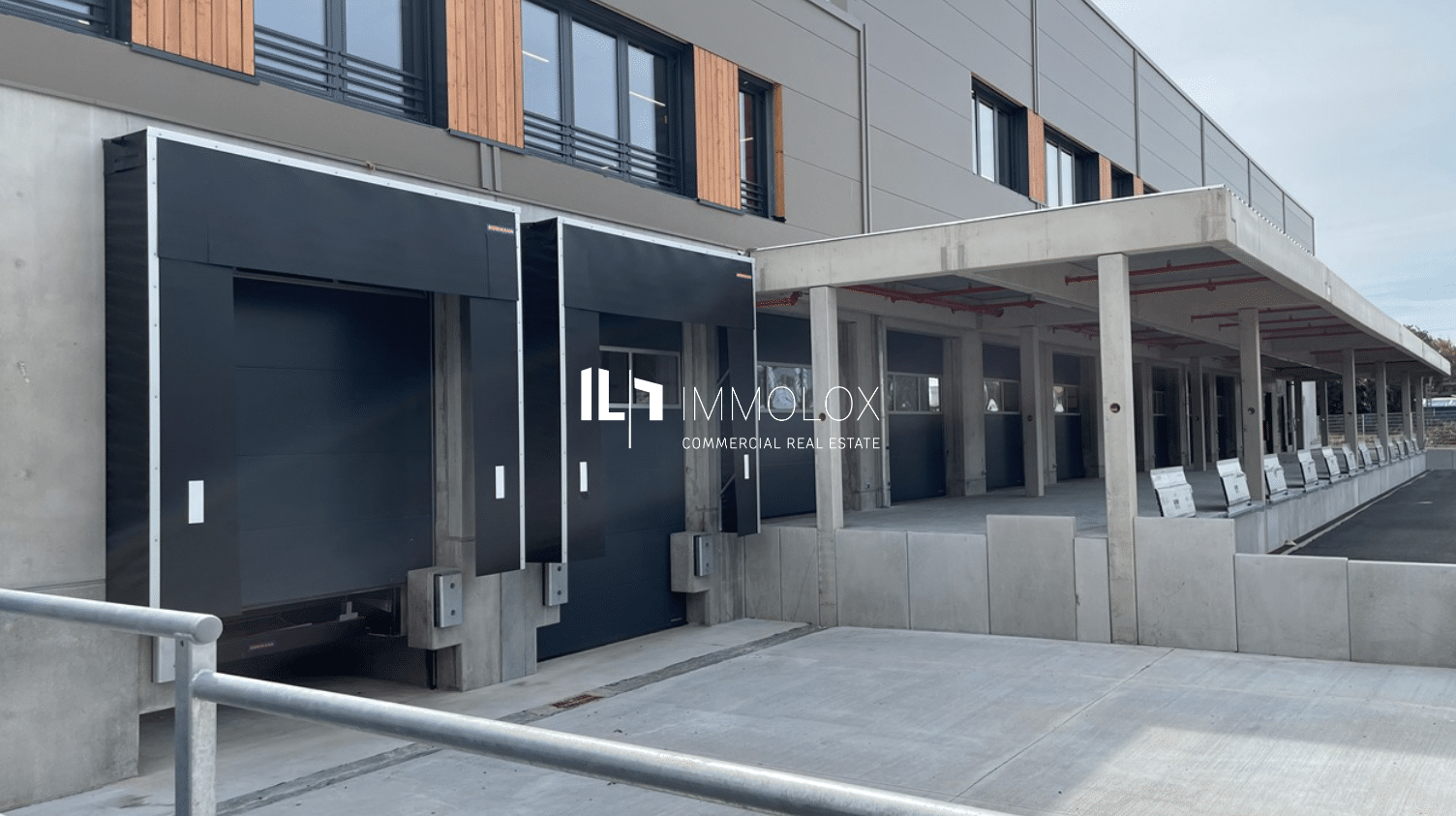 + PROVISIONSFREI ca. 8.000 m² Logistikhalle | Sofort verfügbar + Rampe + Eben + 24//7 Betrieb +