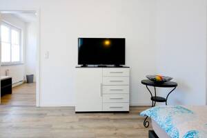 modernes gepflegtes 2-Zimmer-Apartment in Stuttgart-Hofen mit Balkon und Stellplatz - WOHNEN AUF ZEIT – 70378 Stuttgart – Vorschaubild 6