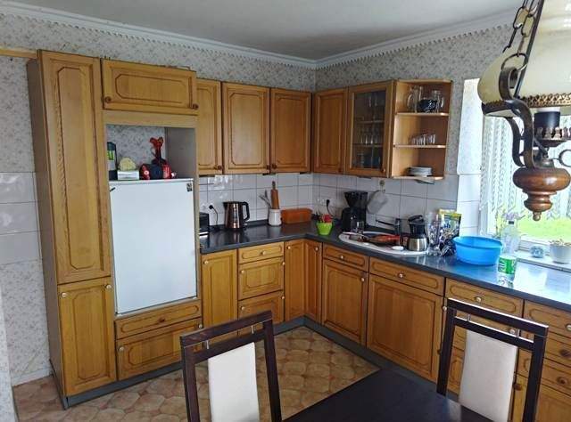 Mehrfamilienhaus mit Garage und viel Grünfläche zu verkaufen! – Ohrenbach – Vorschaubild 2