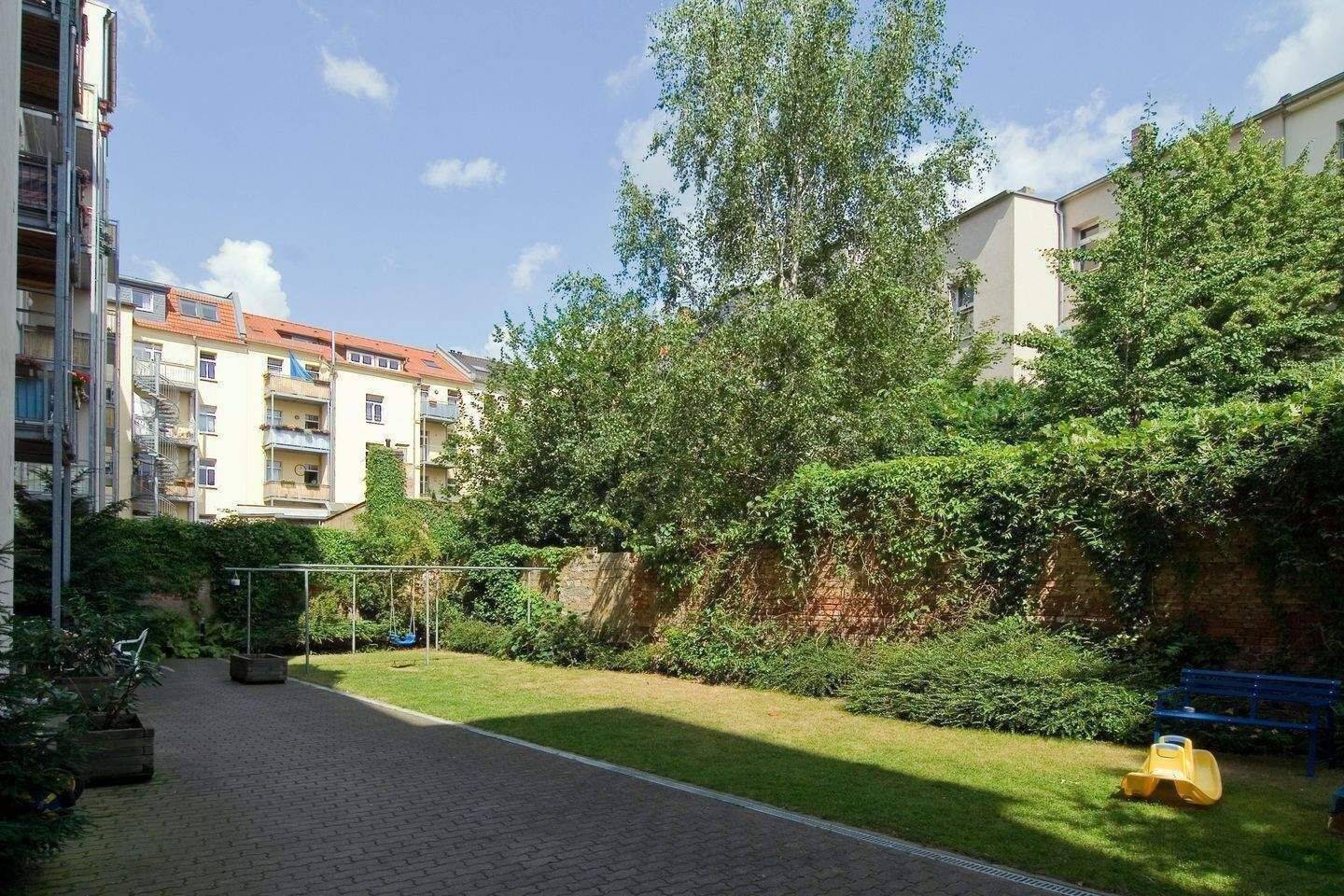 Sonniger Blick auf den Elsterkanal in Plagwitz mit Aufzug – Leipzig – Vorschaubild 4
