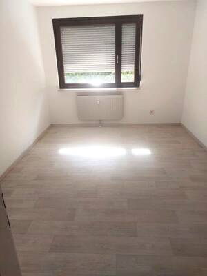 Großzügige 3-Zimmer-Wohnung in Neumarkt mit Einbauküche und Garage – 92318 Neumarkt in der Oberpfalz – Vorschaubild 4