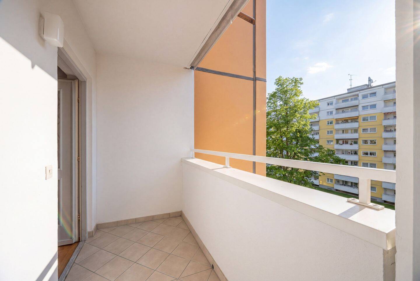 Direkt am Ostpark! Gut geschnittene 3-Zimmer-Wohnung mit sonniger Westloggia in ruhiger Lage – München – Vorschaubild 9
