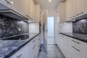 Sofort bezugsfrei! Renovierte 3-Zi-ETW im ruhigen Innenhof, mit Balkon, EBK und guter Infrastruktur – 81475 München – Vorschaubild 4