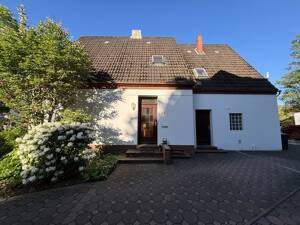Charmantes Ein-/Zweifamilienhaus mit großem Garten in Bremen-Schönebeck - viel Potenzial!