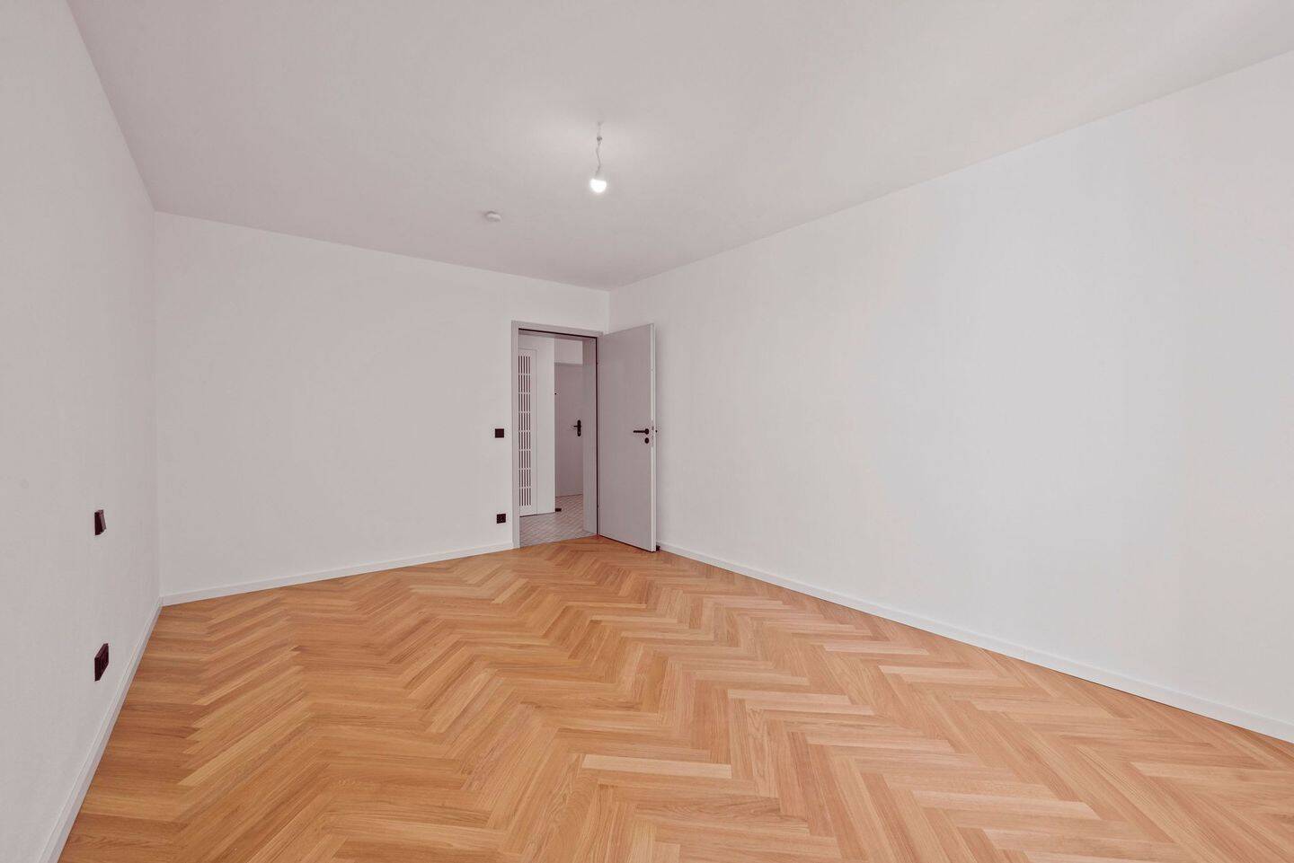 Viktualienmarkt: modernisierte 2-Zimmer-Etagenwohnung mit Blick ins Grüne – München – Vorschaubild 7