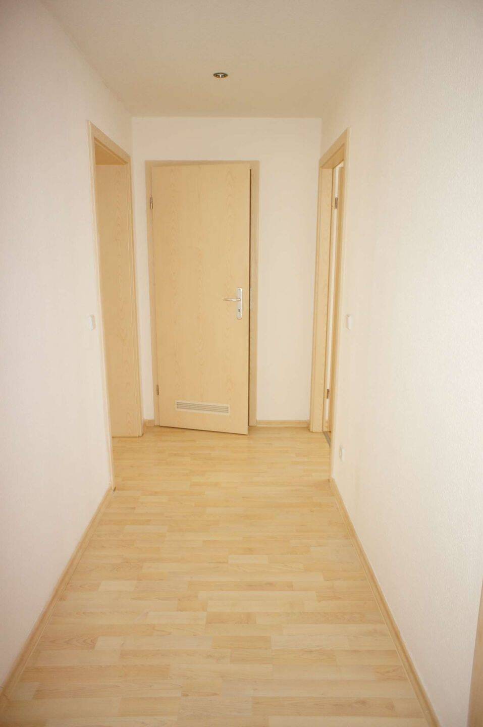 1. OG - Balkon / große Küche / Bad mit Dusche / frei ab 1.9. – Chemnitz – Vorschaubild 5