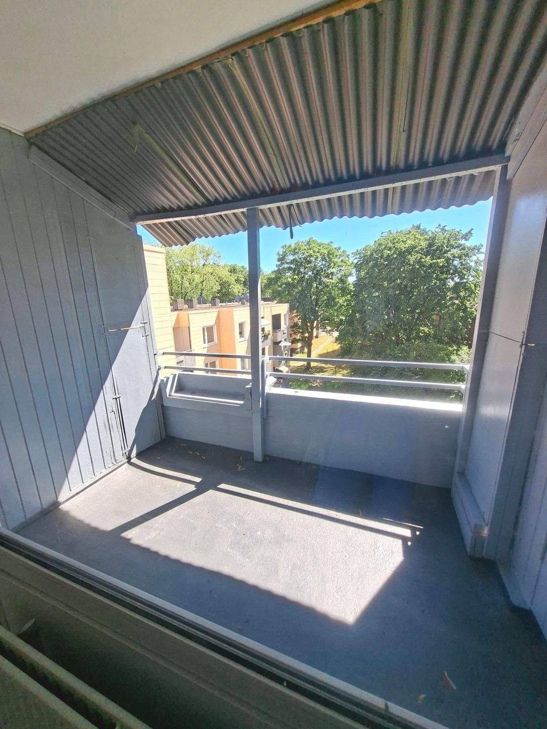 Düsseldorf- Lierenfeld * Erstbezug nach Sanierung * helle 2 Zi. Wohnung