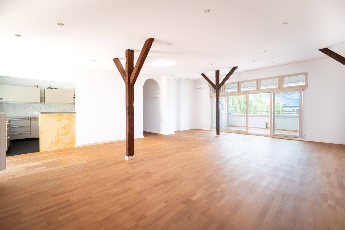 ? Lichtdurchflutetes Penthouse am Tegeler See - 3-Zi-Whg mit 3 Balkonen, EBK & Whirlpoolwanne – Berlin – Vorschaubild 3