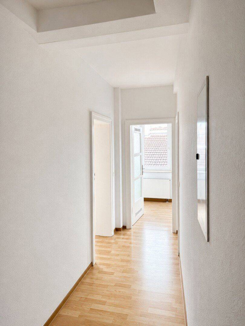 3 Zimmer Wohnung mit neuer Einbauküche / WG geeignet