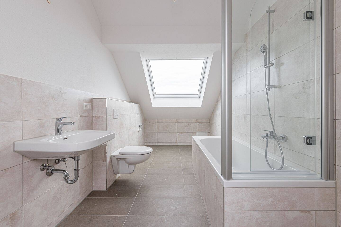 Charmante Dachgeschosswohnung im Altbau - 57 m² ideal für Singles oder Paare – Berlin – Vorschaubild 3