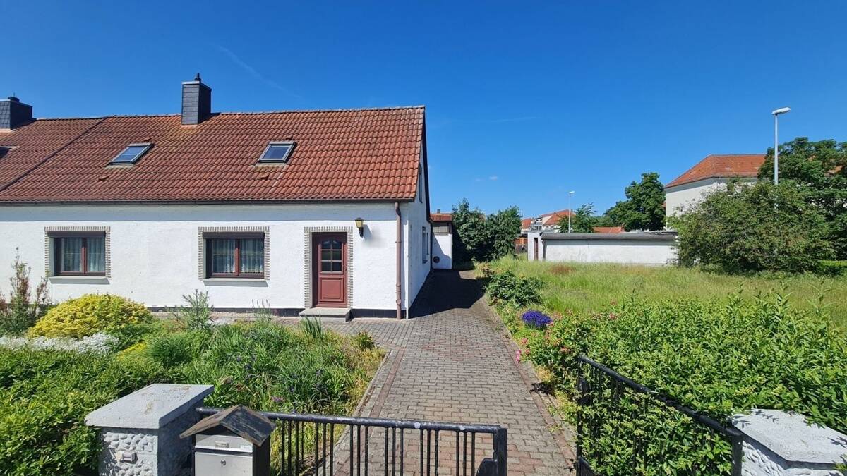 Seltene Gelegenheit: 808 m² Grundstück mit Einfamilienhaus in Leipzig – 4178 Leipzig – Bild 1 von 8