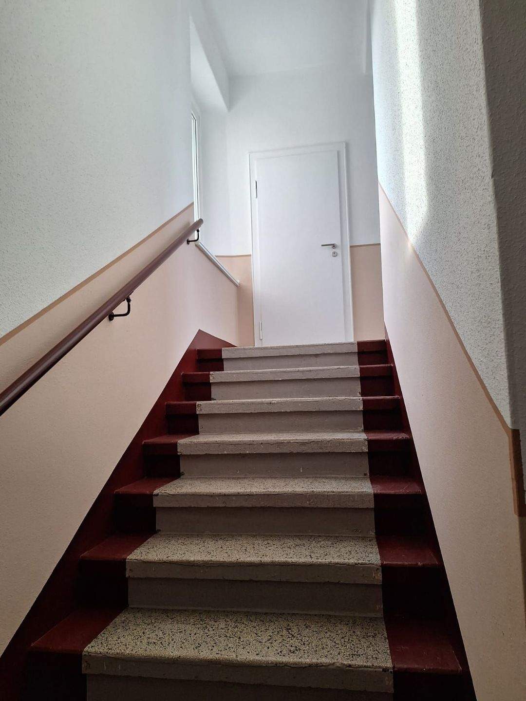 Große Wohnküche mit Balkon – Chemnitz – Vorschaubild 3