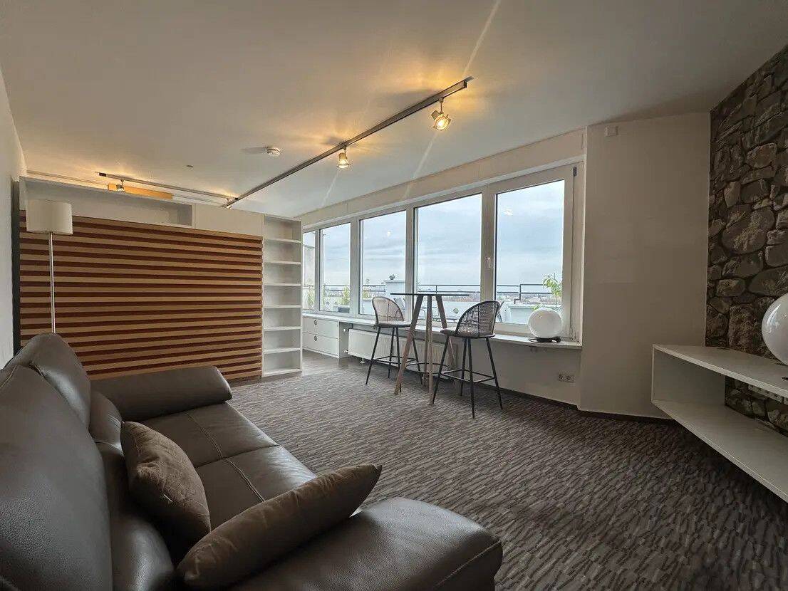 Düsseldorf im (Über-)Blick: Kleines Penthouse mit Dachterrasse und TG in Rath. – Düsseldorf – Vorschaubild 3
