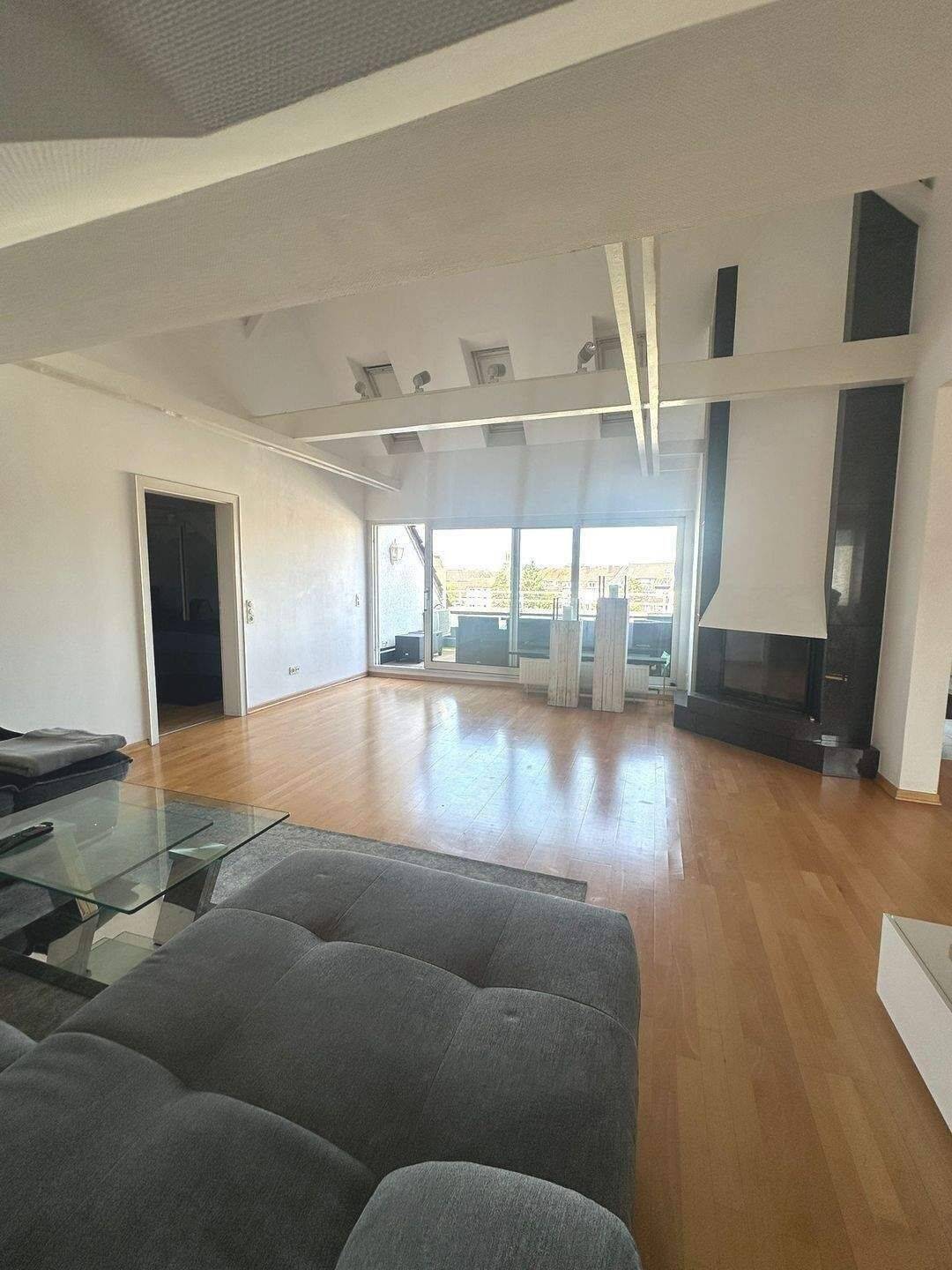 Exclusive, hochwertig möblierte 3 Zi Terrassenwohnung mit Whirlpool für mind. 12 Monate zu vermieten – Düsseldorf – Vorschaubild 2