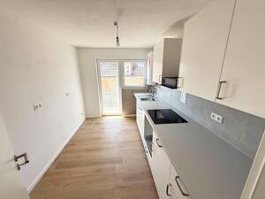 Frisch komplettsanierte 4-Zimmer-Wohnung mit Einbauküche & Balkon in Stuttgart-Bad Cannstatt – 70372 Stuttgart – Vorschaubild 6
