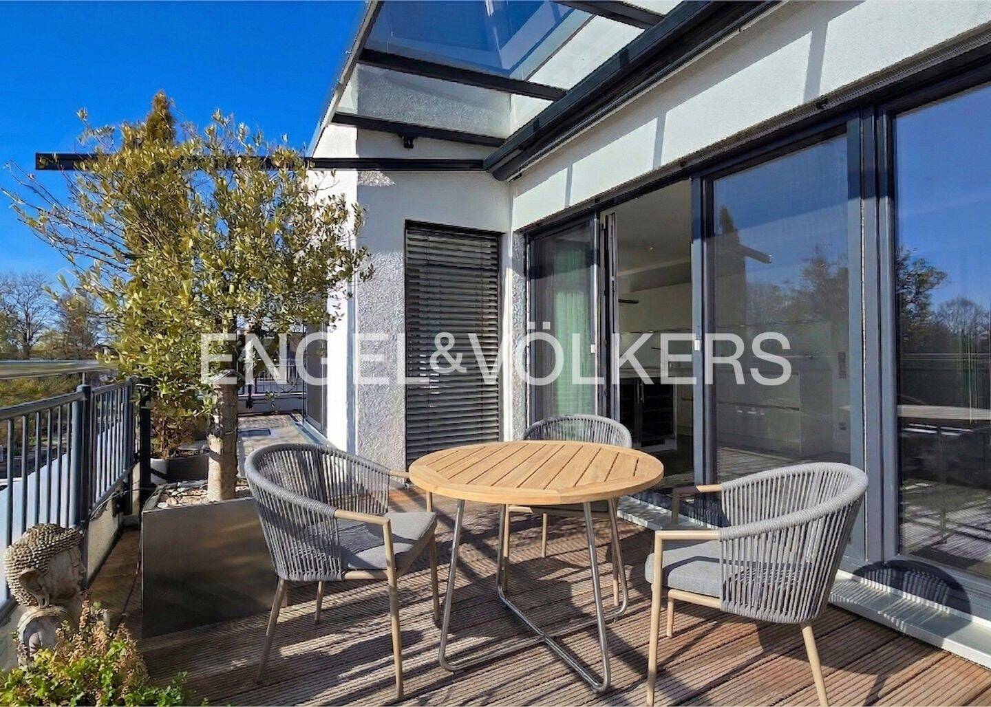 Ein Ort zum Ankommen. Ein Zuhause zum Wohlfühlen. Ein Lebensmittelpunkt zum Bleiben - Gesamtwohnfläche inkl. Terrasse ca. 177 m²