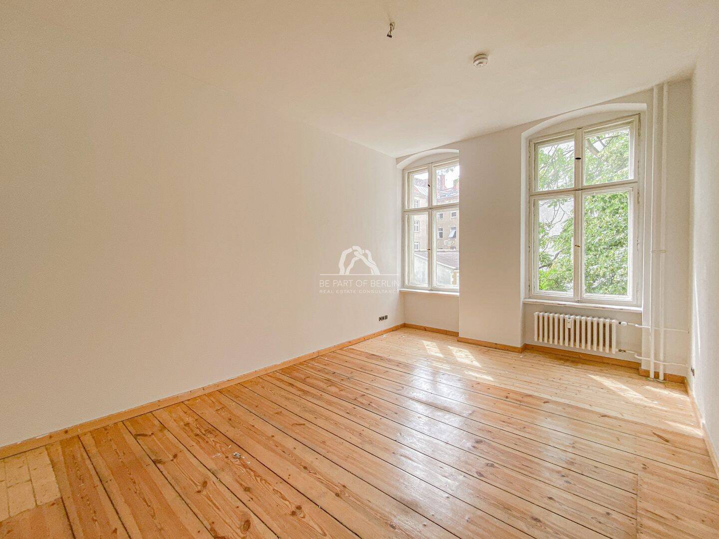 RUHIG UND GRÜN GELEGEN! GROßZÜGIGE & KLASSISCH SCHÖNE ALTBAUWOHNUNG MIT TOLLEM BLICK! PROVISIONSFREI – Berlin – Vorschaubild 2