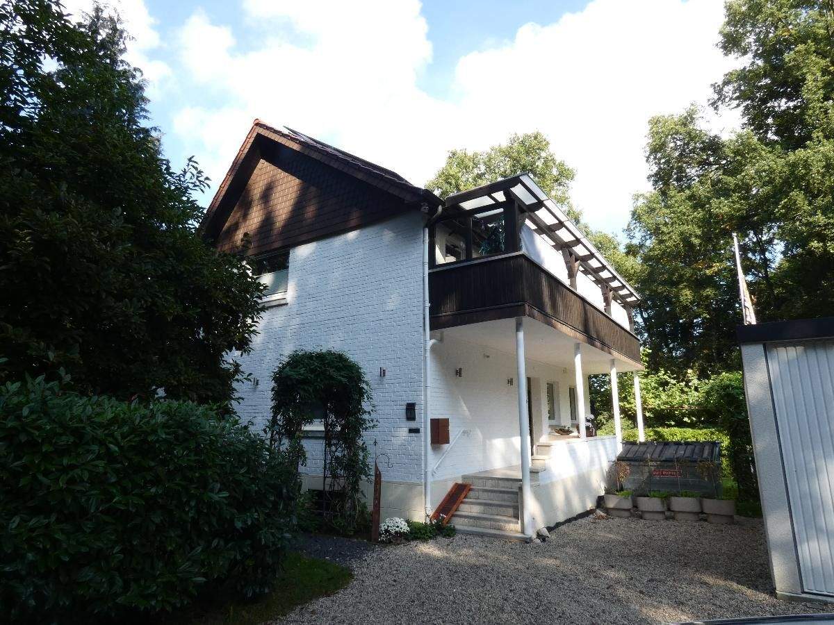 Traumhaus auf riesigem Grundstück: Freist. Einfamilienhaus mit PV-Anlage, Pool und 3 Garagen (kurzfristig bezugsfrei)! – Borken – Vorschaubild 2