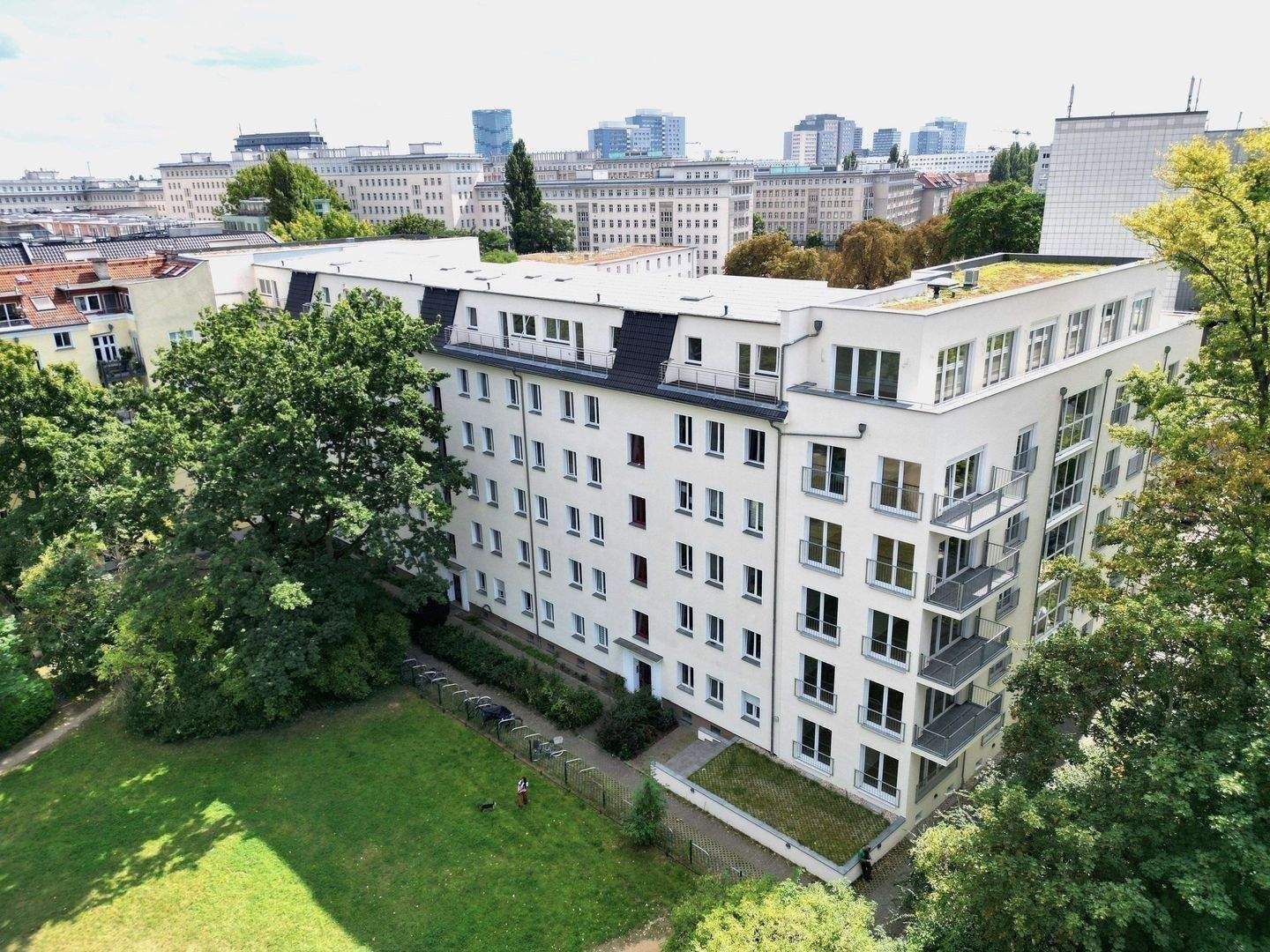 Sa/So Besichtigungen - 0172-3261193 / Dachgeschoß zum Sofortbezug / Lift / Terrasse / sehr hohe Räume / – Berlin – Vorschaubild 3