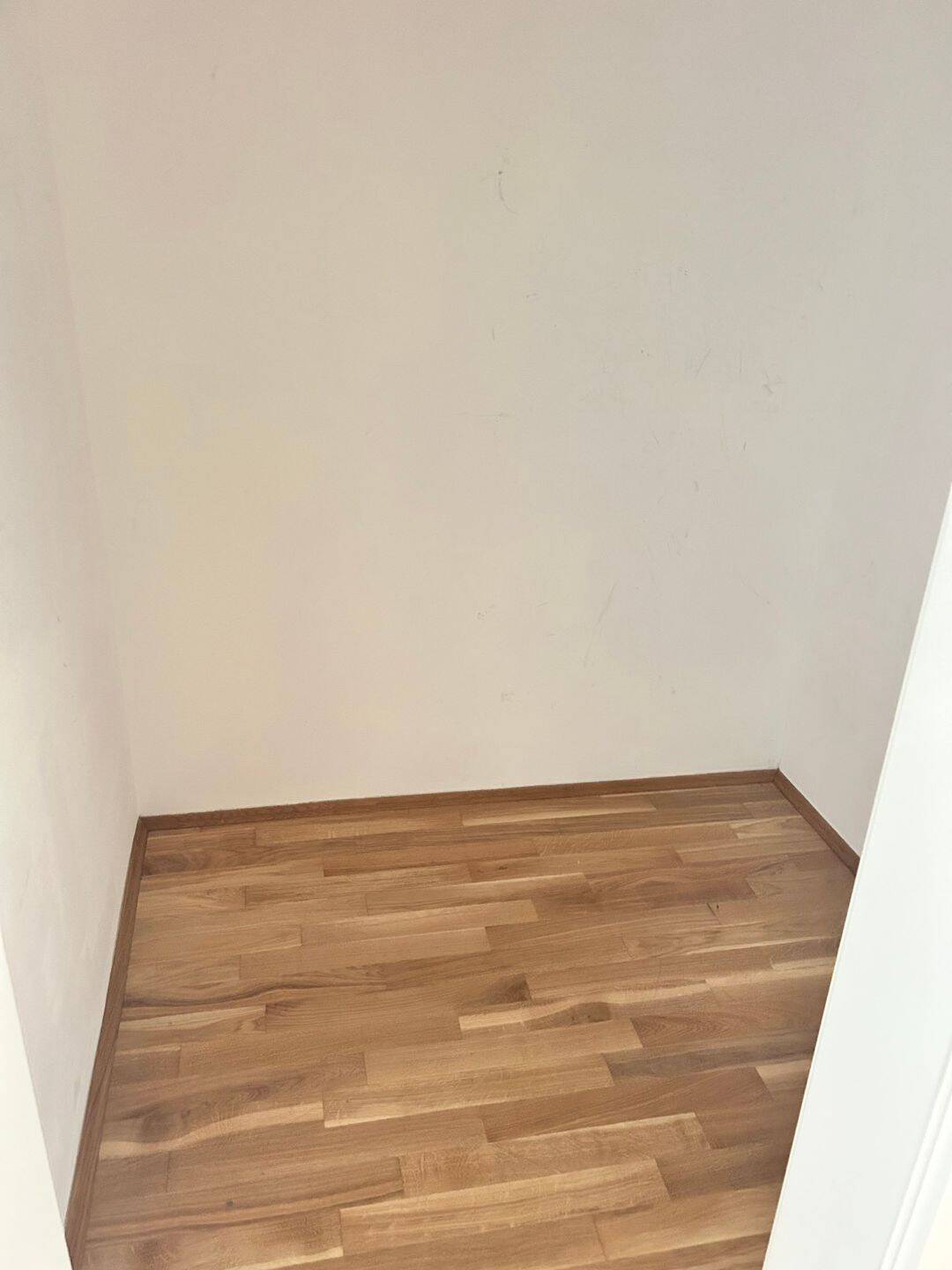 FAMILIENFREUNDLICHE WOHNUNG MIT PARKETT, FUßBODENHEIZUNG, BALKON UND LIFT – Chemnitz – Vorschaubild 9