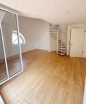 Wohnen mit Flair am Englischen Garten – 2,5 Zimmer-Galerie-Dachgeschoss-Wohnung mit Dachterrasse – 80802 München – Vorschaubild 4