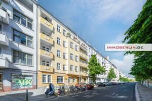 IMMOBERLIN.DE - Behagliche Altbauwohnung mit ruhigem Balkon in schöner Kiezlage – 10247 Berlin – Vorschaubild 1