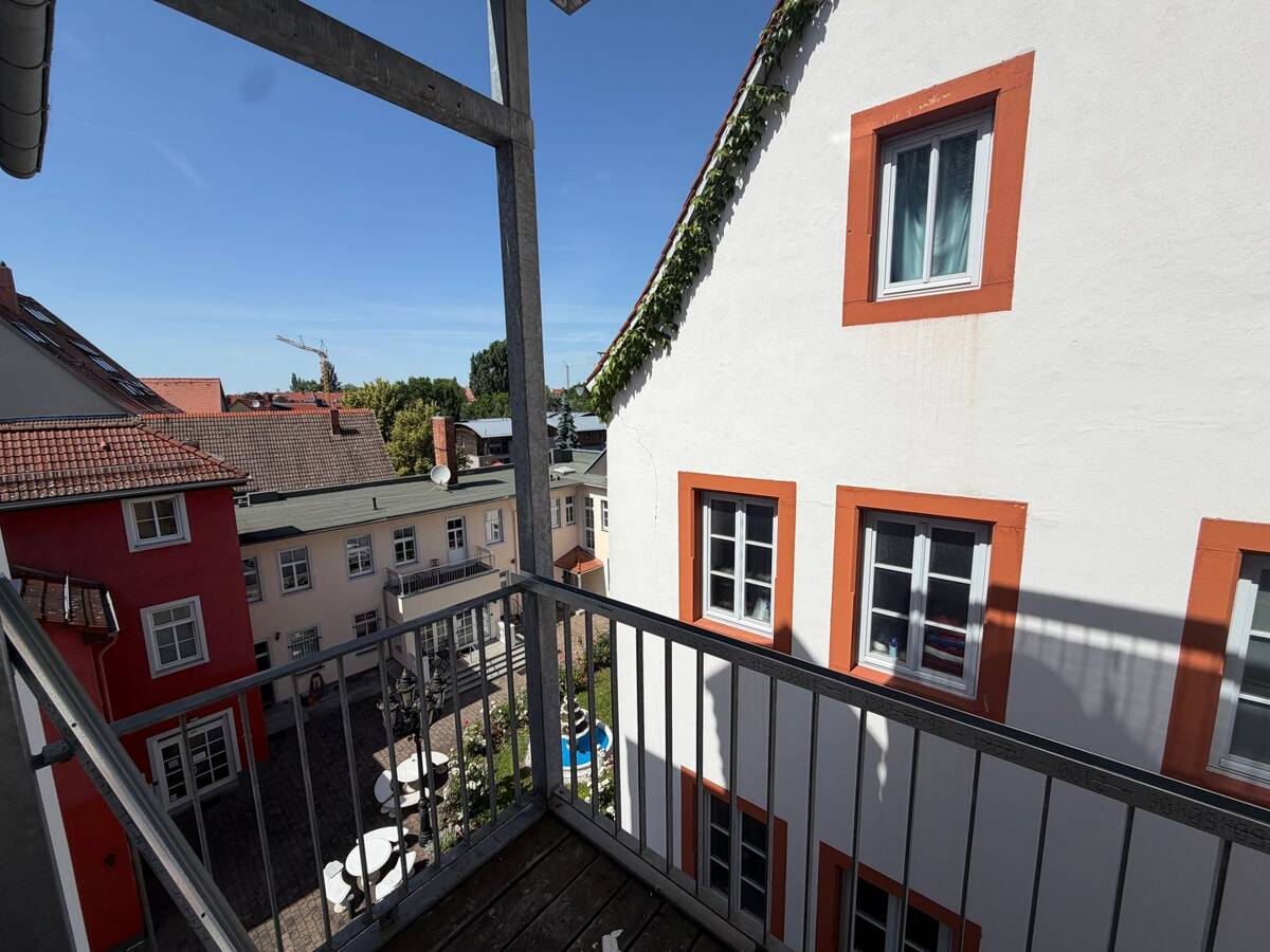 Neu sanierte 3 Raumwohnung mit Balkon in der Altstadt ab 01. September zu vermieten – 99084 Erfurt – Bild 1 von 4