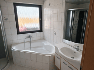 Gepflegter Bungalow auf großem Grundstück – ideal zum Einziehen oder für Mehrfamilienhaus-Neubau – 22043 Hamburg – Vorschaubild 9