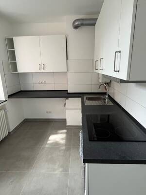 Sehr schöne kernsanierte 2-Zimmer-Wohnung mit Balkon