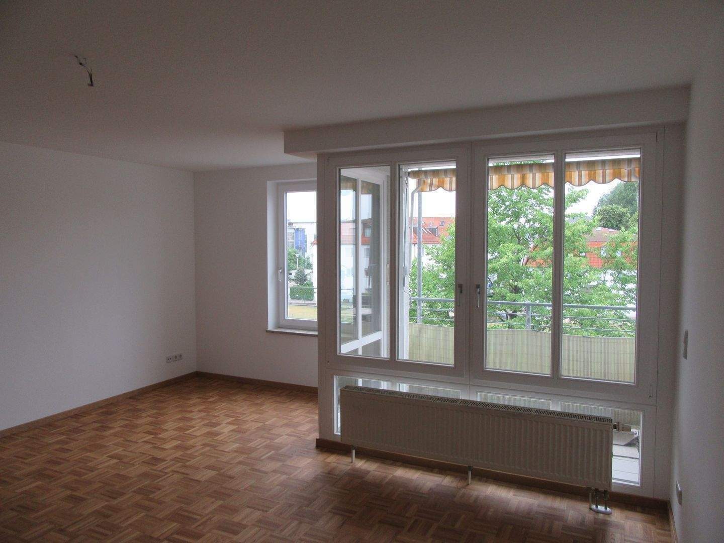 Helle und freundliche 2-Raum-Wohnung im Dresdner Norden! Mit Balkon, Einbauküche, Parkett, Aufzug und Tiefgarage in ruhiger Lage! – Dresden – Vorschaubild 6
