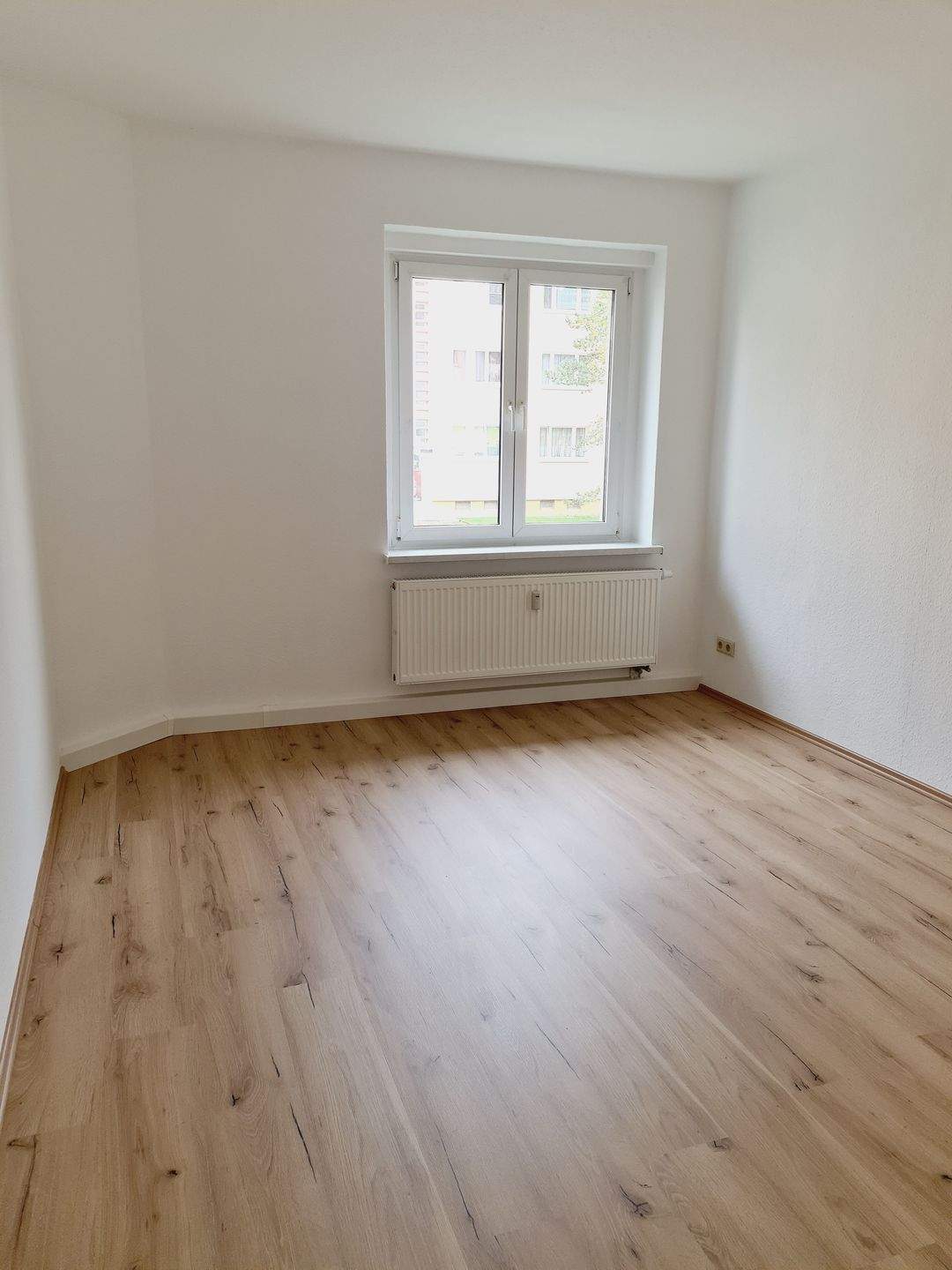 Modernes Laminat - frei ab 1.2.26 - große Küche – Chemnitz – Vorschaubild 6