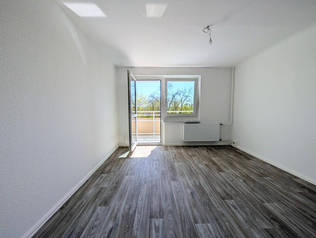 Helle 3-Raumwohnung mit LED-Spots und traumhaftem Ausblick – Chemnitz – Vorschaubild 9