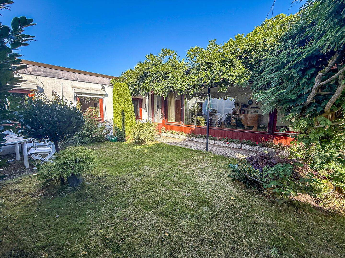 Bungalow mit viel Potential und Innenhof in ruhiger Wohnlage – Hamburg – Vorschaubild 2