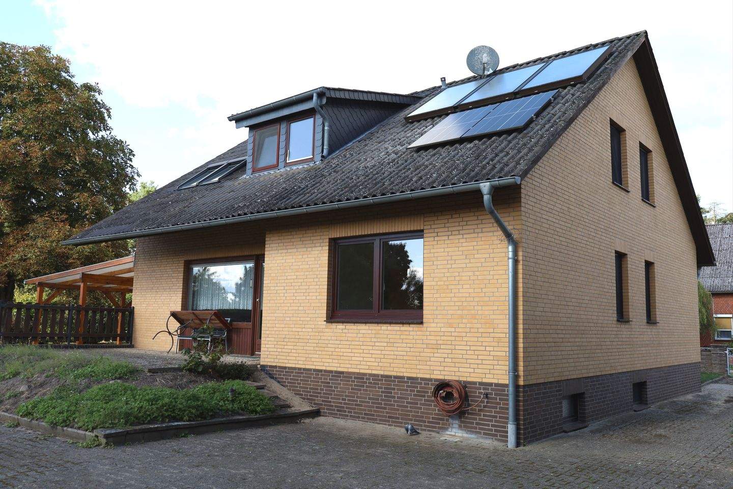 Gepflegtes Einfamilienhaus mit Einliegerwohnung, Doppelgarage und Nebengeb. in Gusborn – Gusborn – Vorschaubild 2