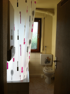 MÖBLIERTES ZIMMER MIT BALKON - S.-Rot, Nähe Stadtbahn -1486 – 70437 Stuttgart – Vorschaubild 8