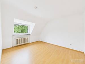Charmante Dachgeschosswohnung mit 96m² Wohn-Nutzfläche! Möglichkeit zur Maisonette in Nürnberg Thon – 90425 Nürnberg – Vorschaubild 6
