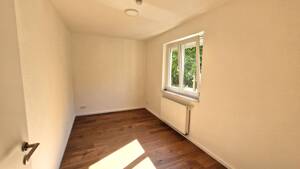 Moderne 4-Zimmer-Wohnung in Toplage in Esslingen – mit Einbauküche, Tageslichtbad, Loggia und Gartenanteil – 73728 Esslingen am Neckar – Vorschaubild 7