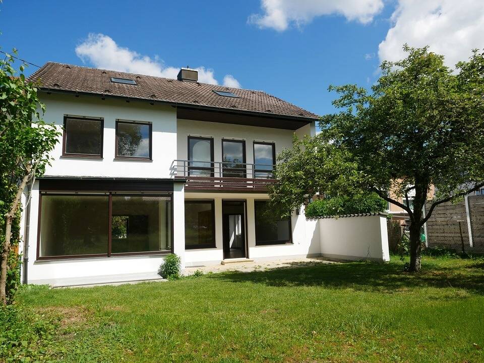 Frisch renoviertes Haus mit viel Lebensraum, Charme und großem Garten in FRIEDBERG